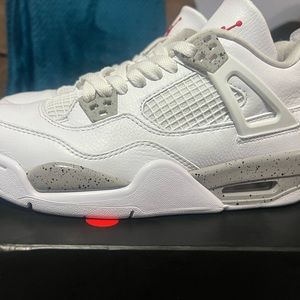 WHITE CEMENT JORDAN 4s.
